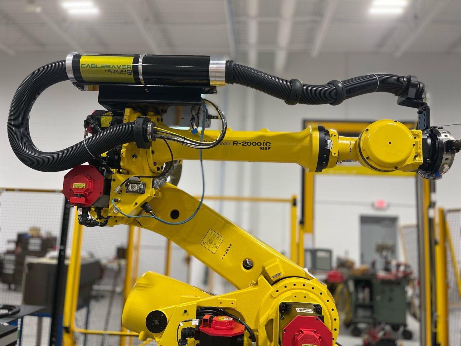 Tubos Corrugados Super Flexíveis REIKU com abraçadeiras e guias de cabos montados em DRESSPACK (Anacondas Robóticas) para uso em robôs industriais FANUC, ABB, KUKA, YASKAWA etc. Você encontra na BERUF Brasil nas melhores condições!